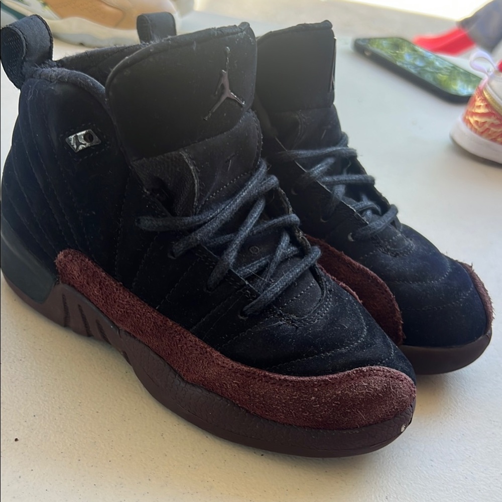 Jordan Kids Shoes - Black and burgundy
